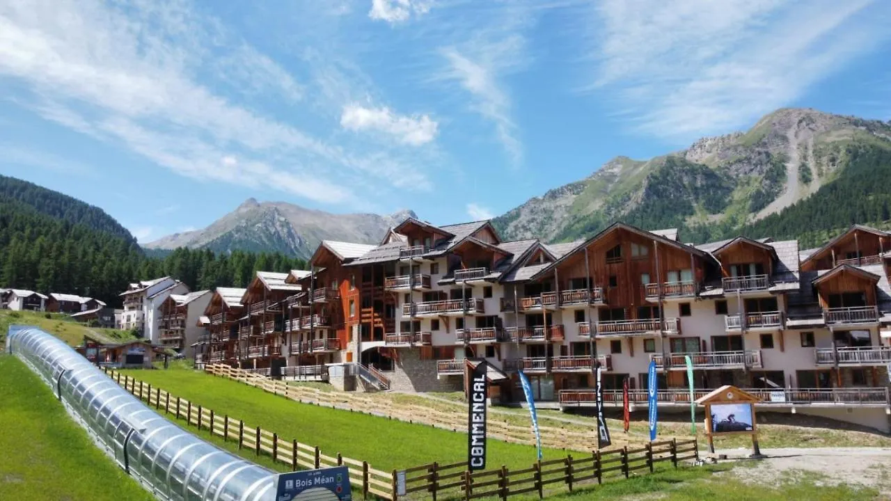 Appartement 2 chambres vue pistes, parking privatif Les Orres 0*,